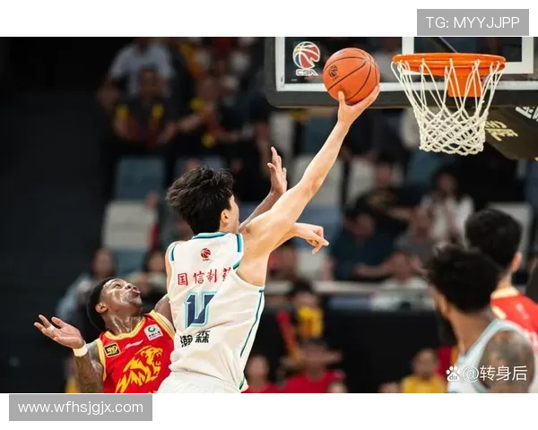 杨瀚森积极参与社区活动 深受小球迷喜爱现场气氛热烈