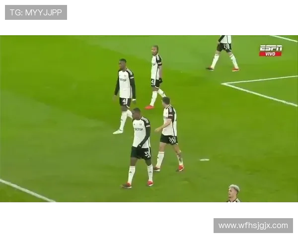 加克波气愤挥手表达不满 利物浦传递进攻被快速破坏难以反击