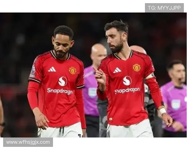 梅开二度助曼联逆转取胜 姆伯莫荣膺英超第9轮最佳球员